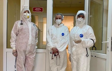 Заведующая инфекционным отделением Александровской больницы: Мы работаем, никто не уволился