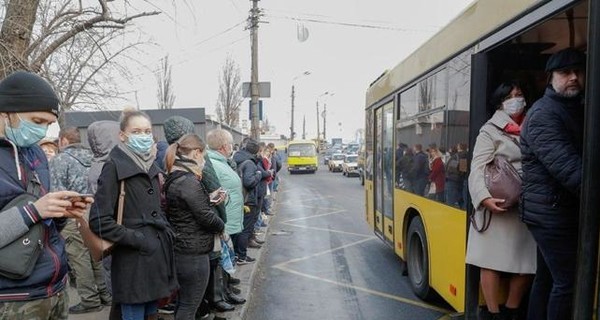 Карантин в Украине: Кабмин разрешил общественному транспорту возить больше пассажиров