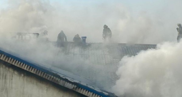 Пожар в Одессе: во время тушения пострадали двое спасателей, один из них в реанимации