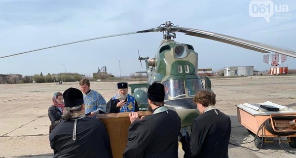 Коронавирус новости: в Одессе и Запорожье священники устроили аэро-молебен