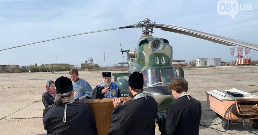 Коронавирус новости: в Одессе и Запорожье священники устроили аэро-молебен