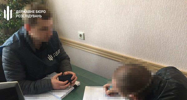 Экс-правоохранитель избил мать и пытался откупиться за 500 гривен