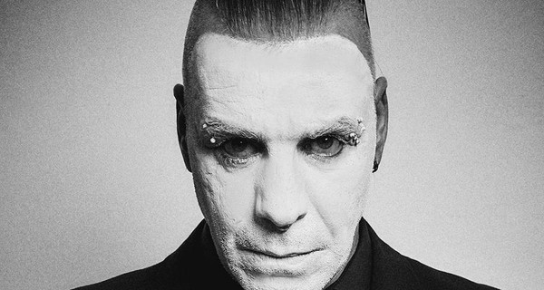 Солист Rammstein действительно в больнице. Но у него не коронавирус 