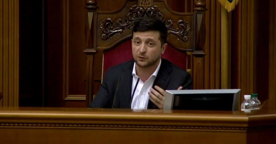 Зеленский снял маску, чтобы уговорить депутатов принять два закона