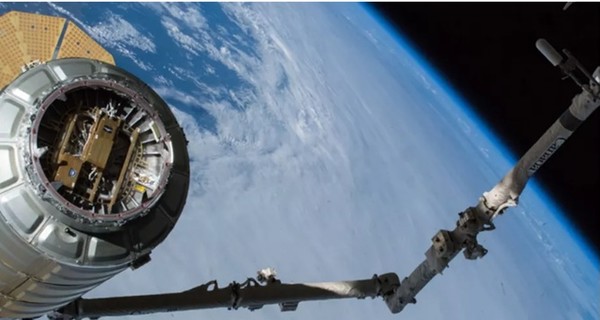 Спутники переходят в спящий режим: коронавирус добрался до космоса