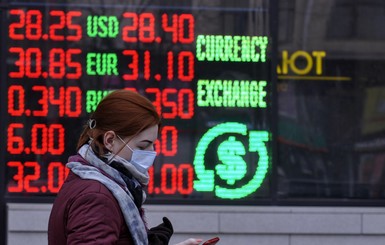 Доллар упал: стоит ли запасаться валютой