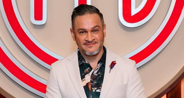 Эктор Хименес-Браво поделился рецептом куриных ножек в духовке