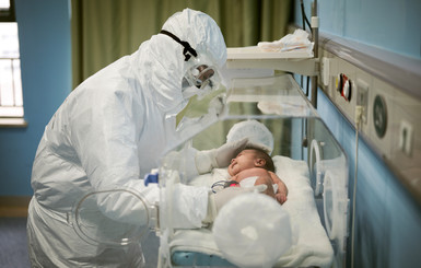 В Кривом Роге беременная, у которой подозревают коронавирус, родила девочку-богатыршу