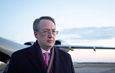 Геращенко: Украина отправила в Италию самолет с пятью тоннами санитайзеров
