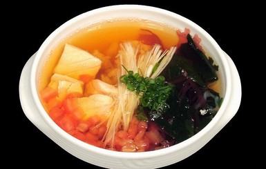 Суп для карантина: диетологи назвали блюдо, которое полезно готовить на самоизоляции