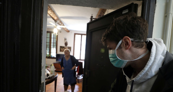 Коронавирус в Украине: заболевших уже более 2 тысяч, скончалось 69 человек