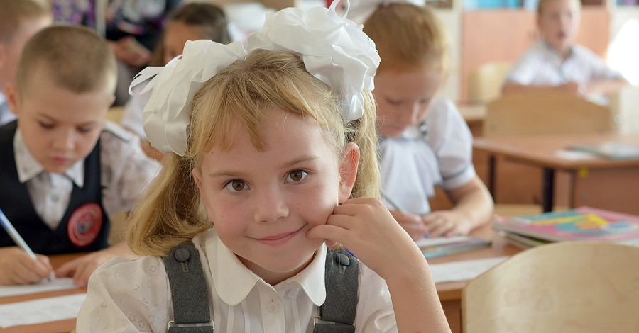 В Беларуси родителям разрешили выбрать: идти их детям в школу после двухнедельных каникул или нет