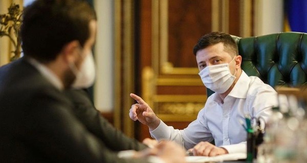 Зеленский рассказал о прилетевшем из Китая оборудовании, которое ускорит производство масок