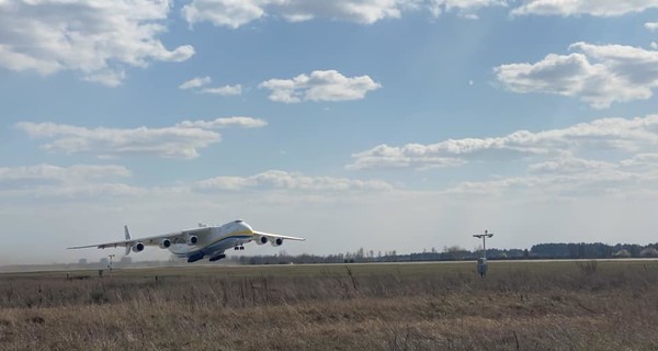 За гуманитаркой в Китай отправился крупнейший в мире украинский самолет “Мрия”