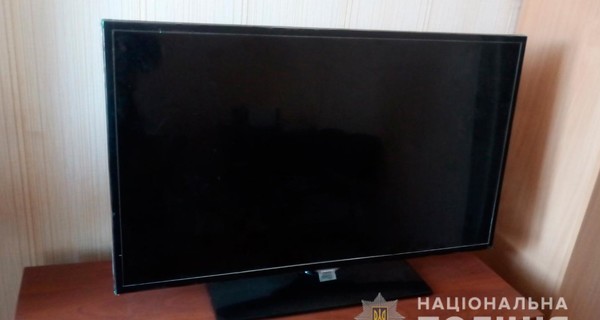 Мужчина ради телевизора избил и облил кислотой соседку