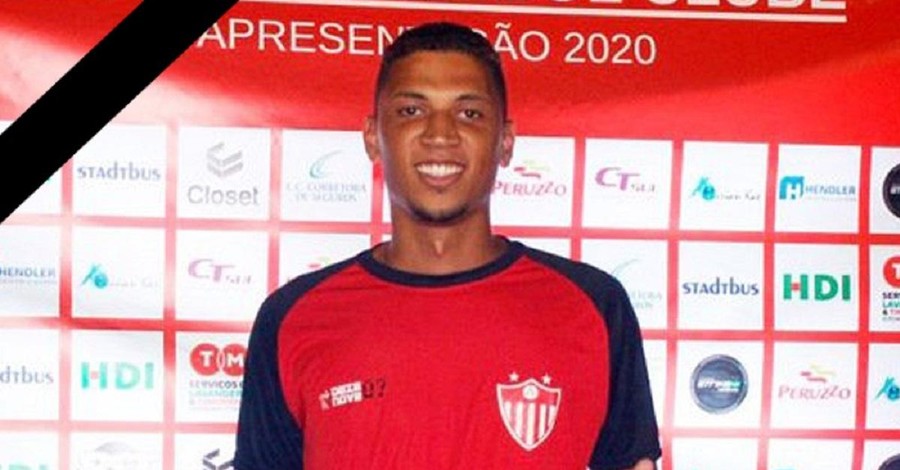22-летний бразильский футболист умер во время сеанса физиотерапии