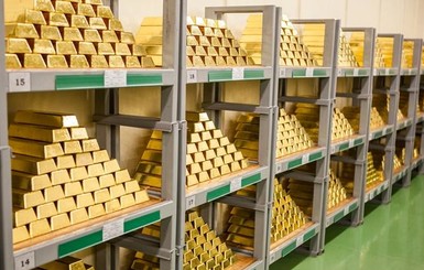 Золото взлетело в цене до максимума за 8 лет