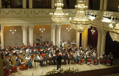 Национальный оркестр исполнил 