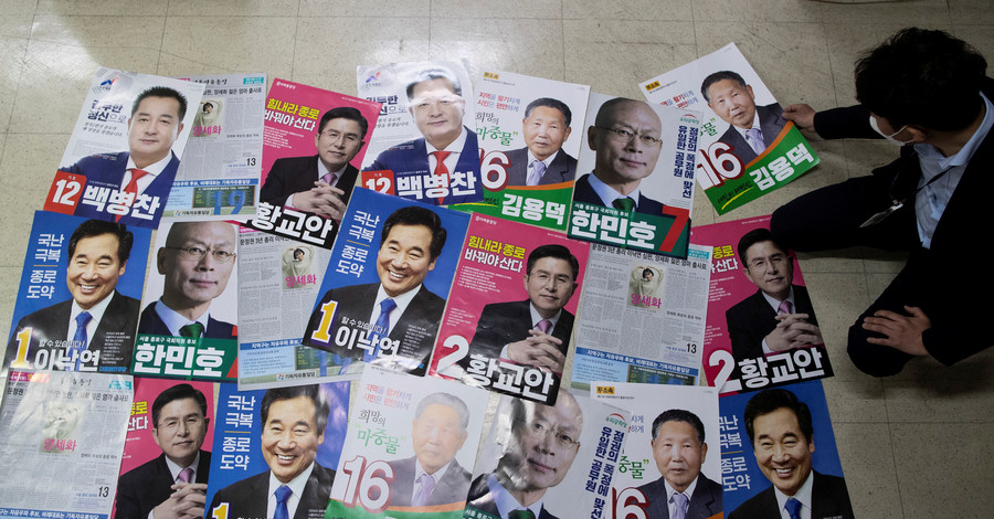 В защитных костюмах и с дезинфекцией: Южная Корея провела парламентские выборы