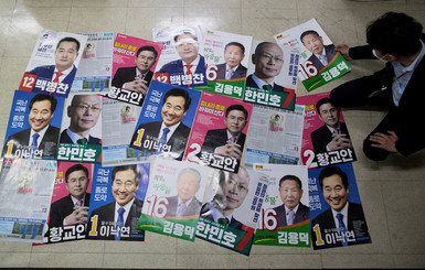 В защитных костюмах и с дезинфекцией: Южная Корея провела парламентские выборы
