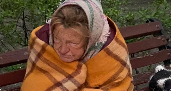 В Киеве ищут родственников женщины, которая несколько дней ночует на улице