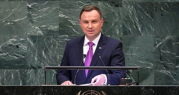 В Польше из-за коронавируса хотят отменить выборы и продлить президентство Дуды