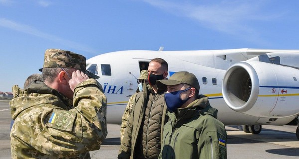 Зеленский прилетел на Закарпатье