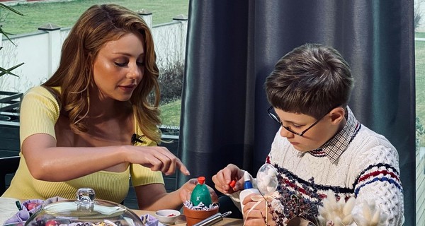 Тина Кароль с сыном показала, как готовится к Пасхе в самоизоляции