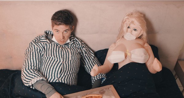 Остапчук в новой пародии спал с 