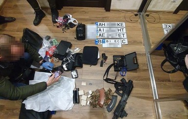 СБУ вручила подозрение мужчине, который в Харькове заложил бомбу у входа в ТРЦ