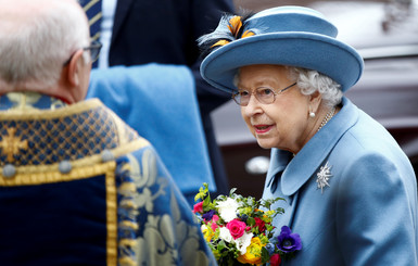 Королева Елизавета впервые за 68 лет попросила не салютовать в ее день рождения