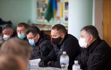 Зеленский отправил на самолете Данилова, Авакова и Ермака посмотреть на пожары в Житомирской области