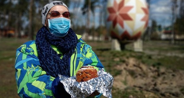 Паски звезд: У Каминской с M&M'S, а у Монро с изюмом