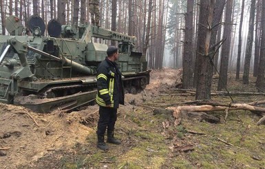 Военные показали, как помогают тушить пожары в Чернобыле и на Житомирщине