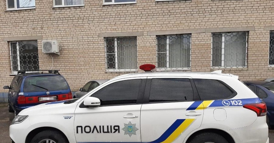 В Запорожской области полицейских избили и угнали у них машину