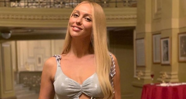 Оля Полякова на карантине зарабатывает онлайн-поздравлениями