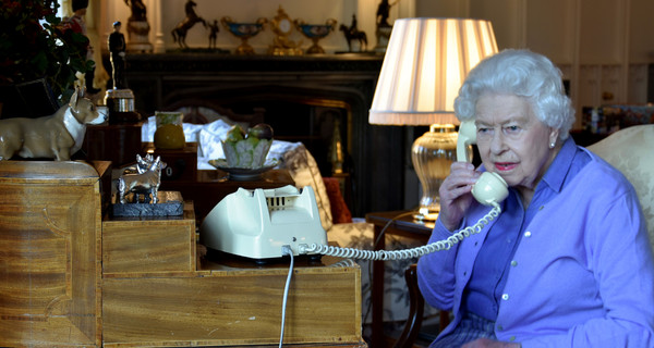 Принц Гарри и Меган Маркл позвонили королеве Елизавете