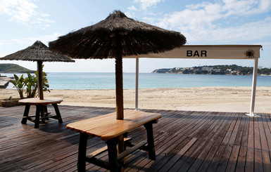Карантин в раю: на Бали можно ходить в кафе, а на Мальдивах - купаться в океане
