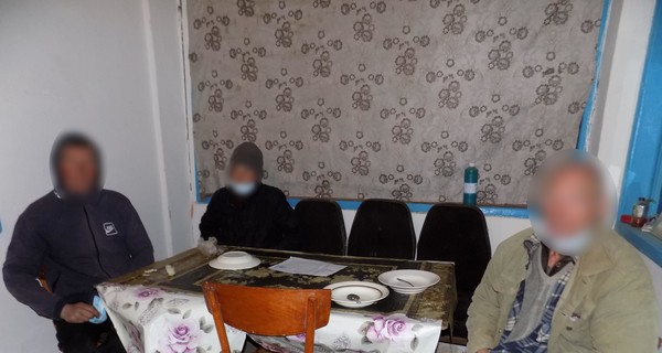 Под Херсоном бездомных держали в трудовом рабстве