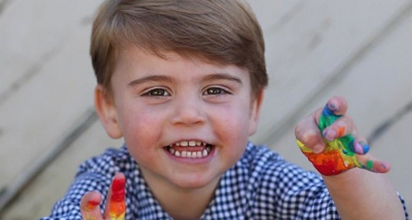 Кейт Миддлтон поделилась умилительными снимками 2-летнего принца Луи