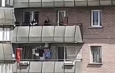 Спасатели попросили украинцев не жарить шашлыки на балконах