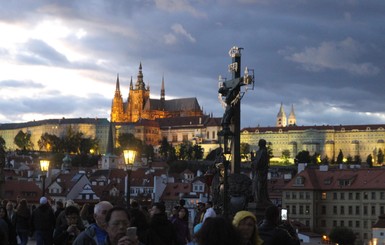 Чехия снимает карантин и открыла границы первой из европейских стран