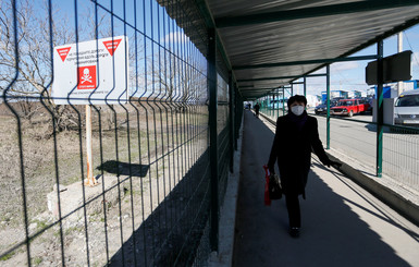 Вернувшихся из-за границы украинцев обяжут установить приложение 