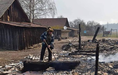 Пожары в селах Житомирской области: Родители прятали детей в ручье, а сами тушили дома