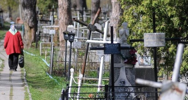 Запрет на поминальные дни: на кладбища отправят 22 тысячи полицейских