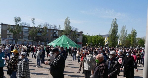 В Покрове люди поддерживают мэра Шаповала и протестуют против беспредела силовиков