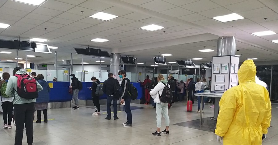 Майами-Киев: почти все пассажиры первого после перерыва эвакуационного рейса отправились домой