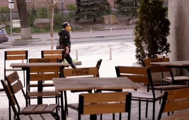 Депутаты попросили Шмыгаля открыть летние кафе на фоне истории с рестораном 