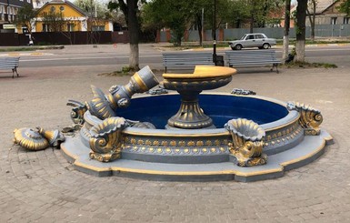 Полиция нашла женщину, феерично развалившую фонтан в Боярке
