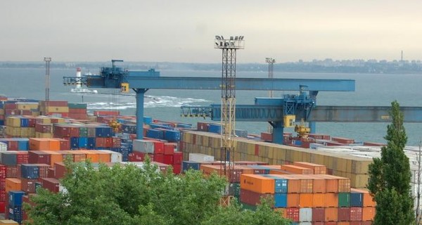 СМИ: Министерство Криклия отяготило предпринимателей заоблачными портовыми сборами